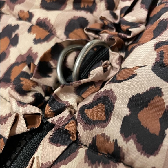 {Lulu Pink} Leopard Dog Ruffle Dress/Coat XS Zipper closure EUC Leash Hooks - Picture 6 of 9